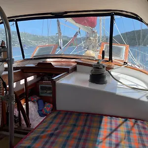 Botel St Thomas On Sailboat Ragamuffin Incl Meals Water Toys, Water Island